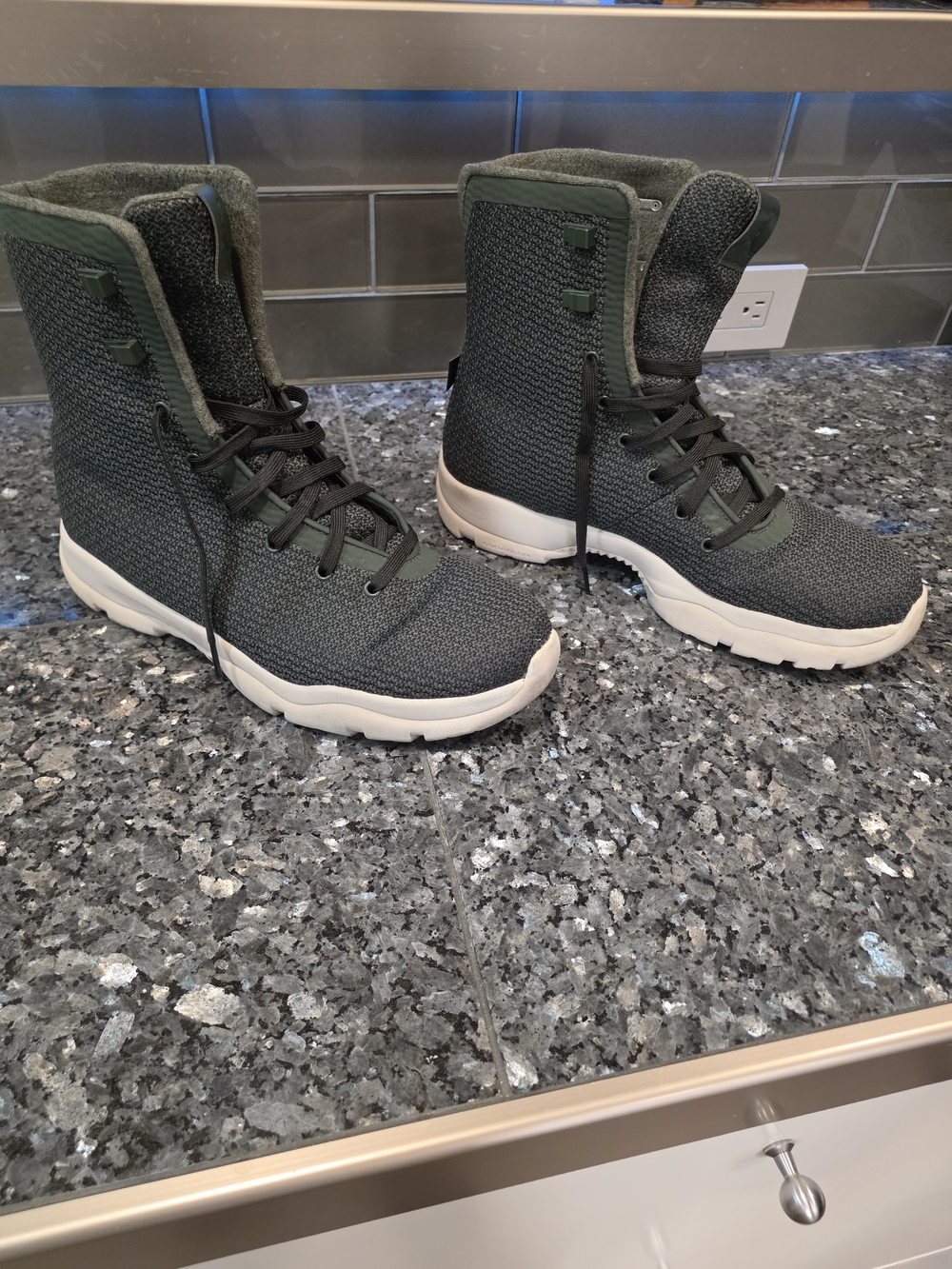 Air Jordan Future Boot "Grove Green" Winterized Sneakers 854554-300 Mens 11.5